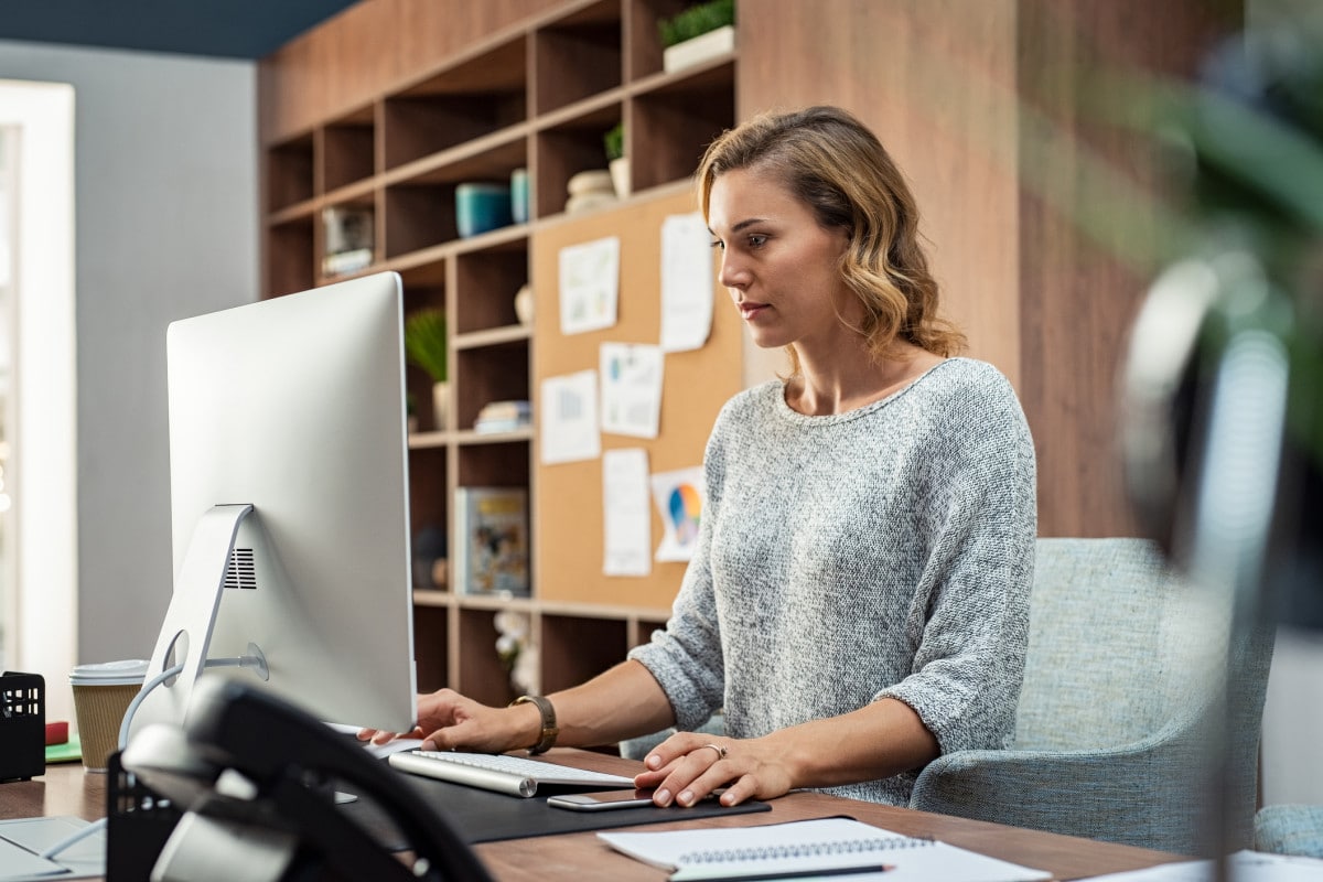 Arbeidsongeschikte office manager vordert ontbinding arbeidscontract